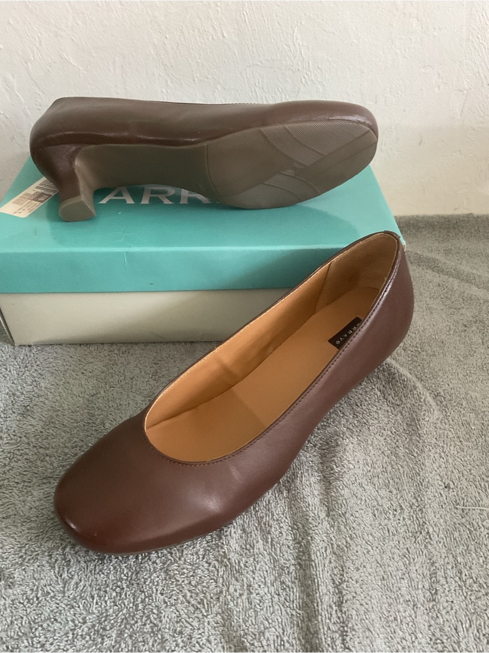 ARRAY Women's Brown Slip-On Rounded Toe Flats - Picture 4 of 8